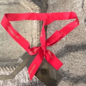 Louis Vuitton ribbon‎